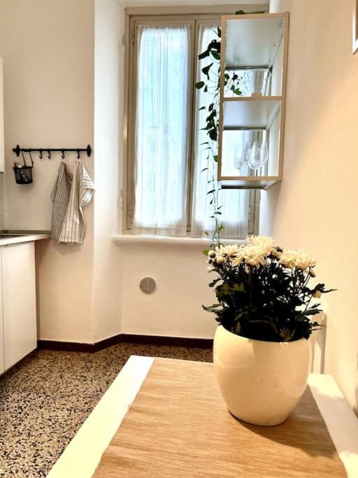 Elegante Appartamento In Centro Milan Bagian luar foto