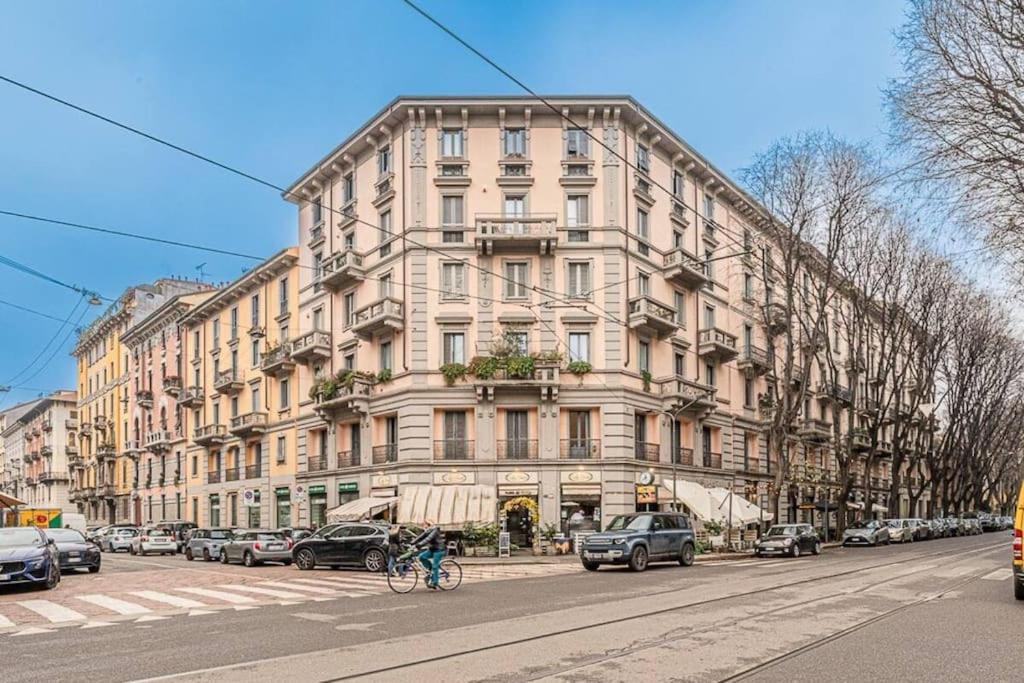 Elegante Appartamento In Centro Milan Bagian luar foto